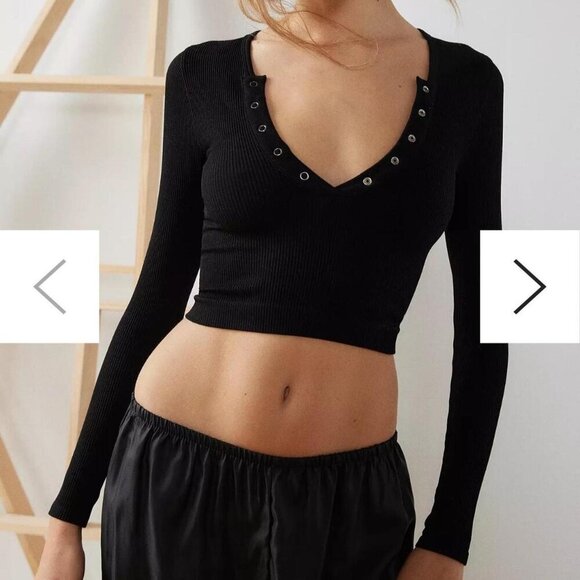 OUT FROM UNDER Ribbed Long Sleeve Crop Top Size Medium - Picture 1 of 7